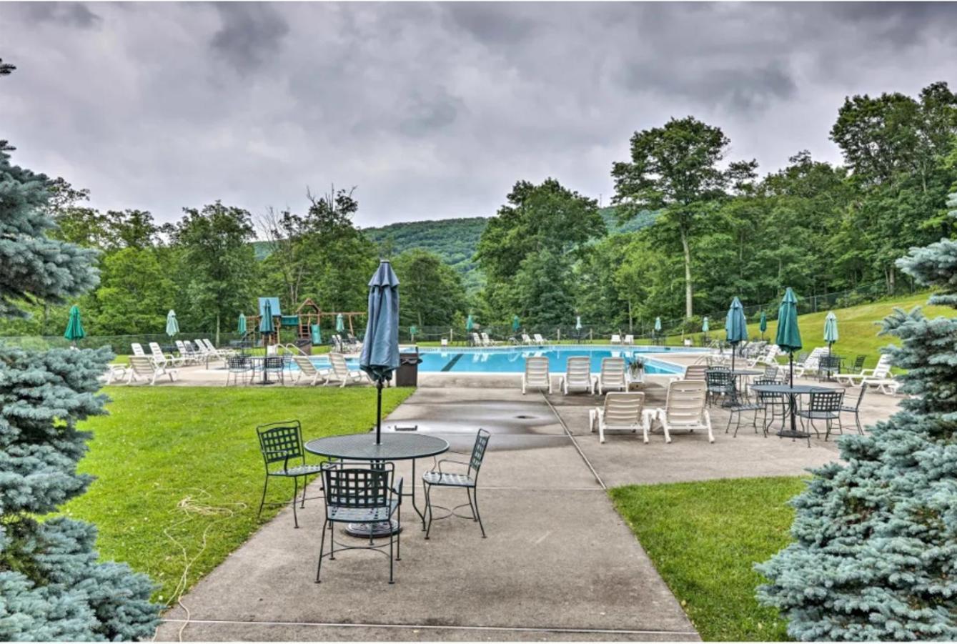 Pocono Mountain Home , Hot Tub- 1 Mile To Skiing! Таннерсвілл Екстер'єр фото